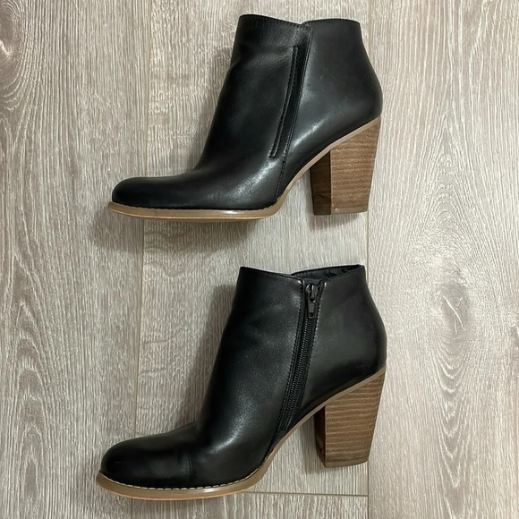Guess Black Leather Stacked Heel Ankle bootie 8M - Picture 8 of 16